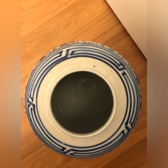 Vase - Picture 5 of 10